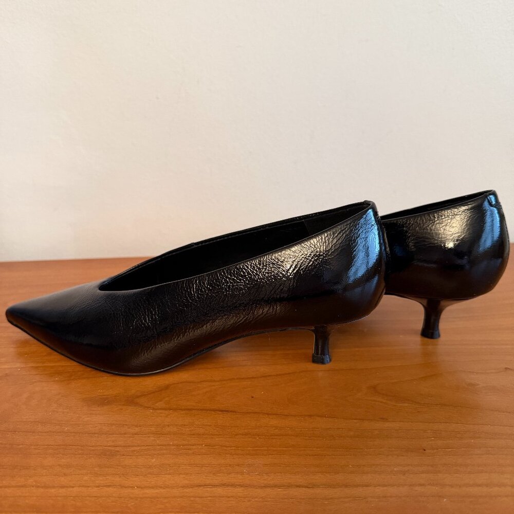Marc Fisher pointed toe black kitten heel pump. Style is Cecile. NWT. Size 7.5M.